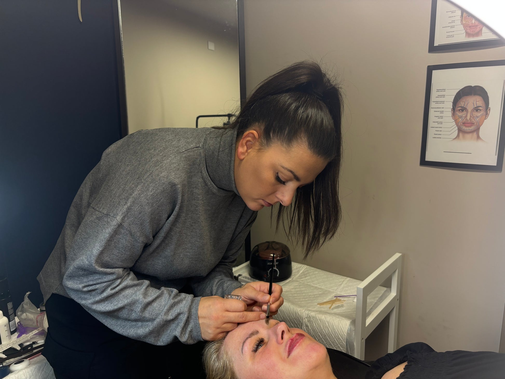 Brow wax & tint training , beauty training course , brow training course